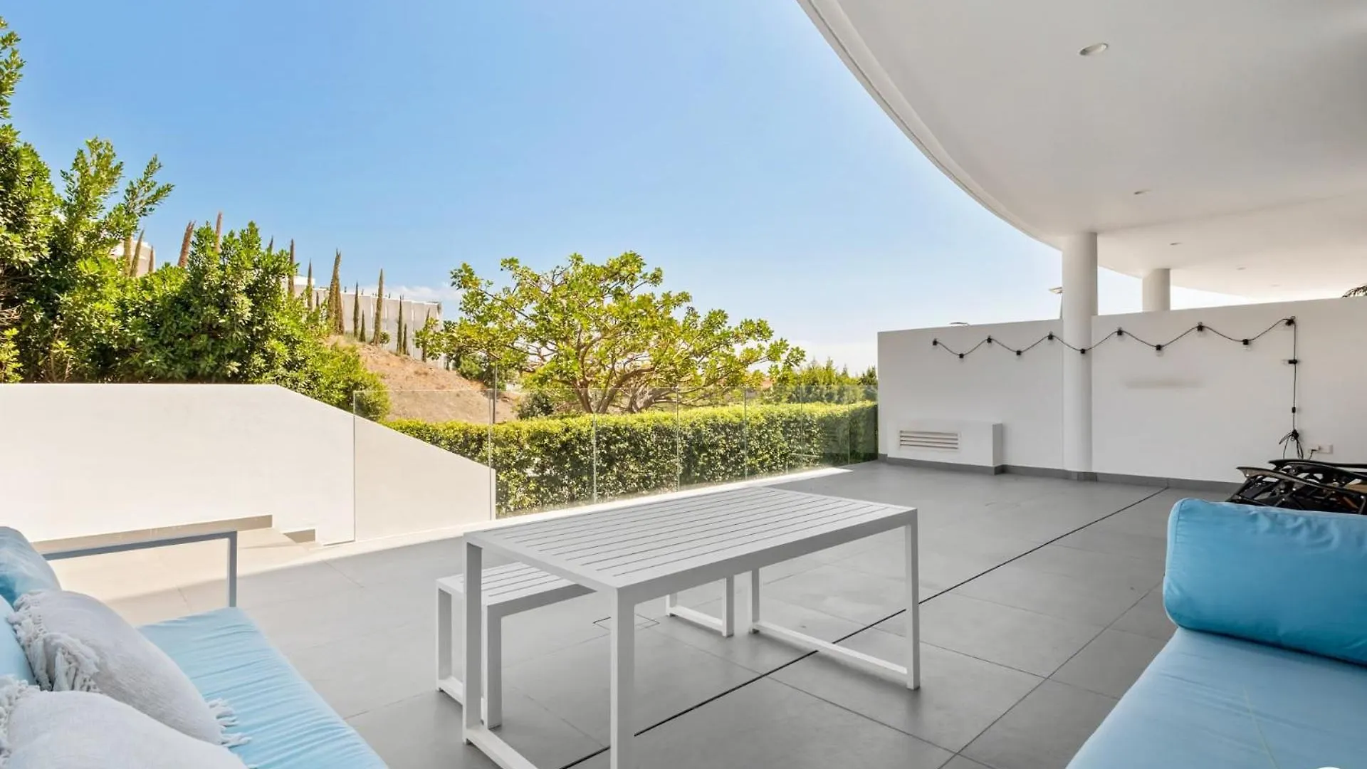 Vivi Homes - Amore Luxury ,Garden, Pool & Sauna Fuengirola Apartment