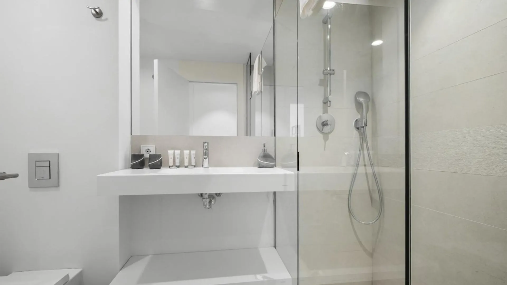 Vivi Homes - Amore Luxury ,Garden, Pool & Sauna Fuengirola Apartment