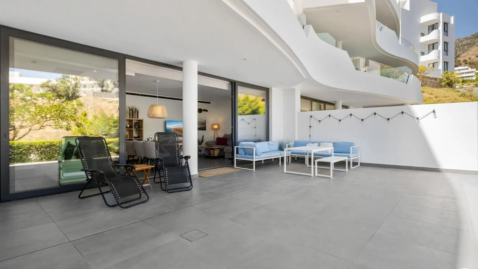 Vivi Homes - Amore Luxury ,Garden, Pool & Sauna Fuengirola Apartment