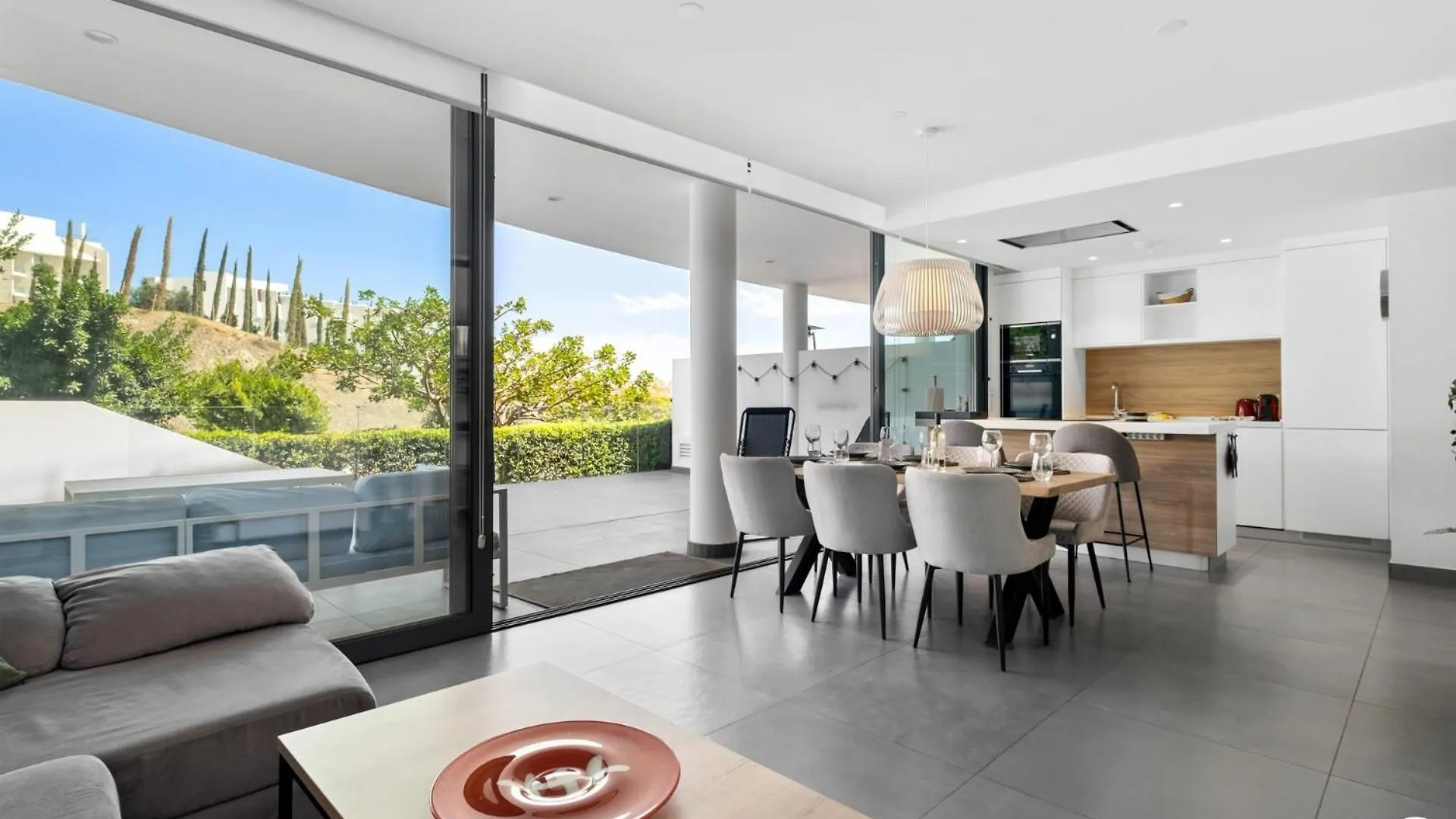 Vivi Homes - Amore Luxury ,Garden, Pool & Sauna Fuengirola Spain