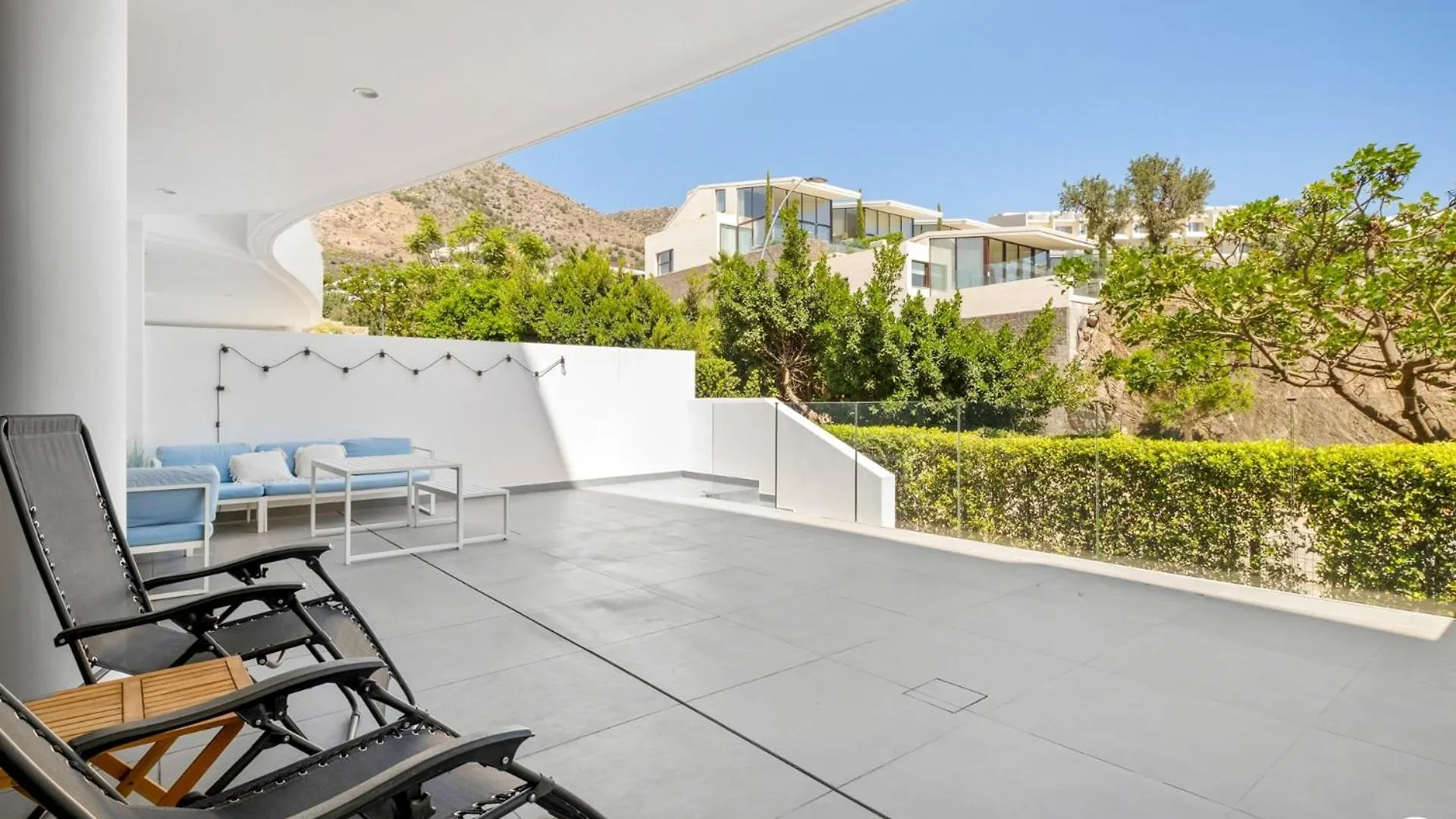 Vivi Homes - Amore Luxury ,Garden, Pool & Sauna Fuengirola Apartment